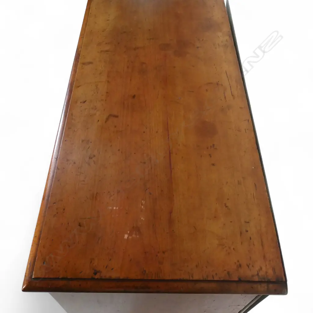 A New Zealand c.1860 kauri chest of drawers, Image 1++